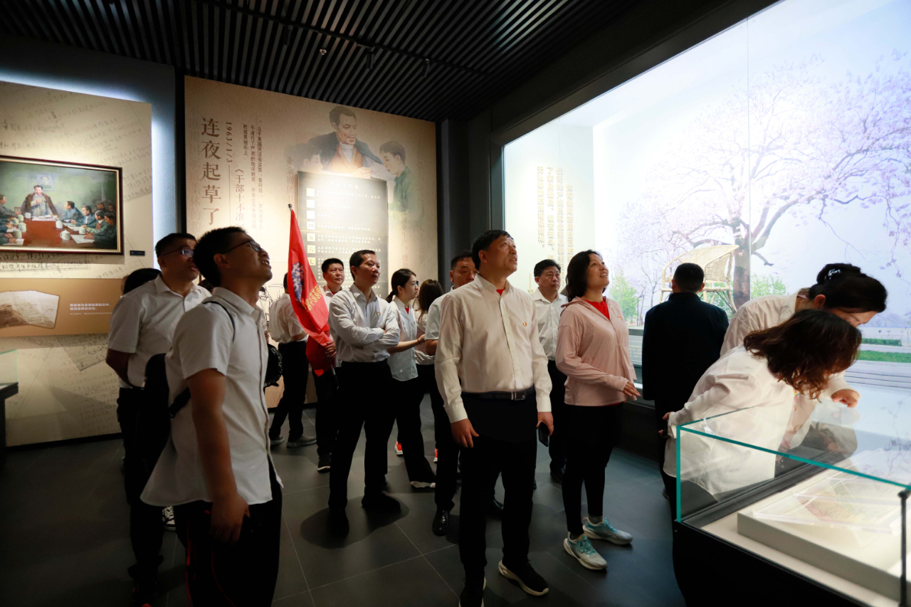 砥礪初心使命，汲取奮進力量丨花花牛乳業(yè)集團黨委組織開展學(xué)習(xí)“焦裕祿精神”主題黨日活動