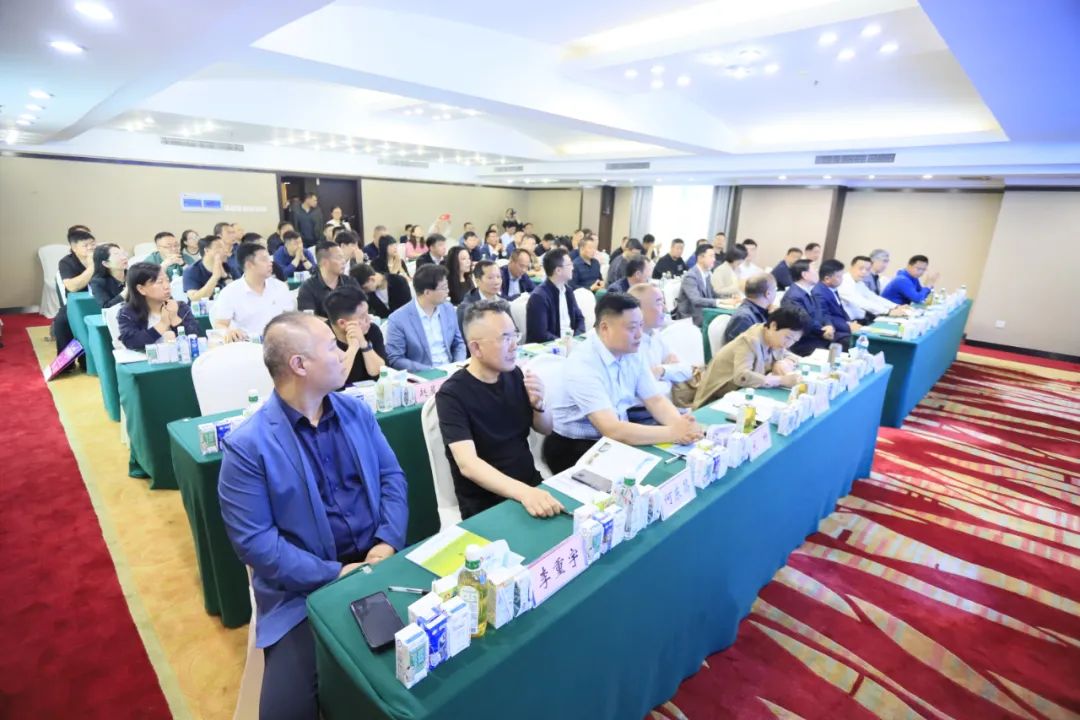 河南省2024國家“學(xué)生飲用奶計(jì)劃”推廣工作推進(jìn)會在鄭州成功舉辦！