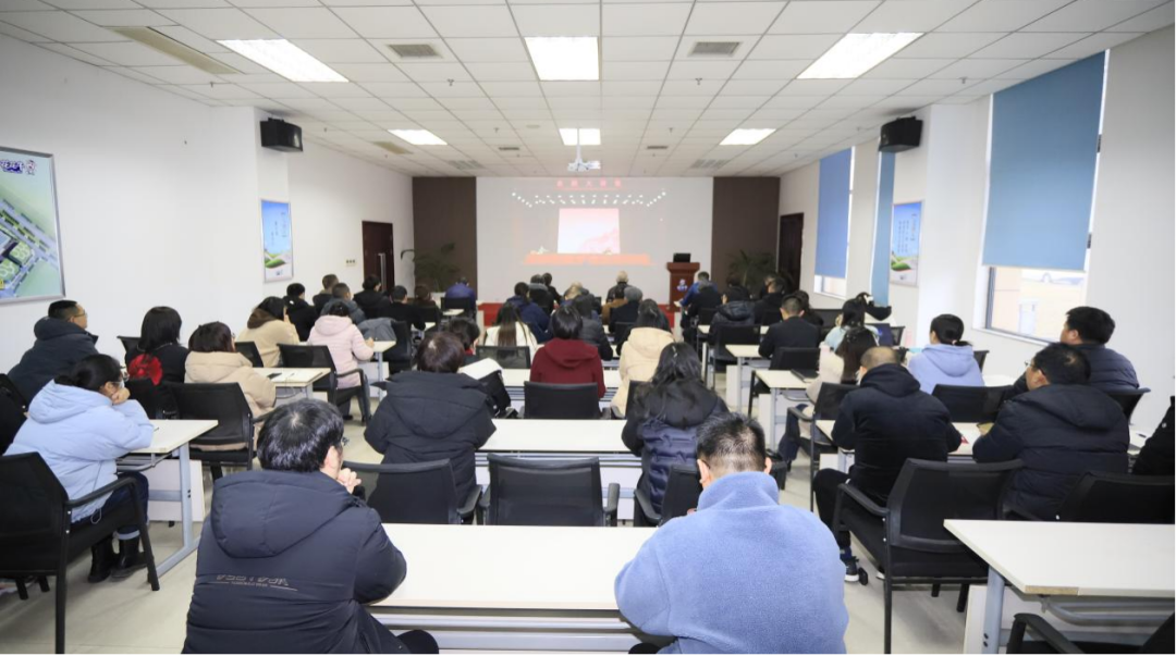 2024 年第二期 “農(nóng)投大講堂”林乾教授就《大變局中謀突圍--兼談華為以?shī)^斗者為本》專(zhuān)題授課 2024 年第二期 “農(nóng)投大講堂”林乾教授就《大變局中謀突圍--兼談華為以?shī)^斗者為本》專(zhuān)題授課