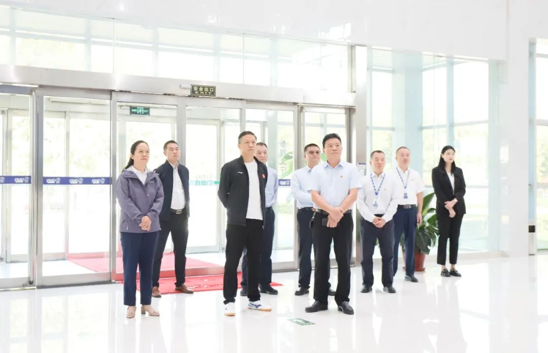 快樂過“雙節(jié)”，安全不放假｜河南農(nóng)投集團黨委書記、董事長李曉寰一行蒞臨花花牛乳業(yè)集團開展“雙節(jié)”安全生產(chǎn)大檢查活動并慰問一線職工、