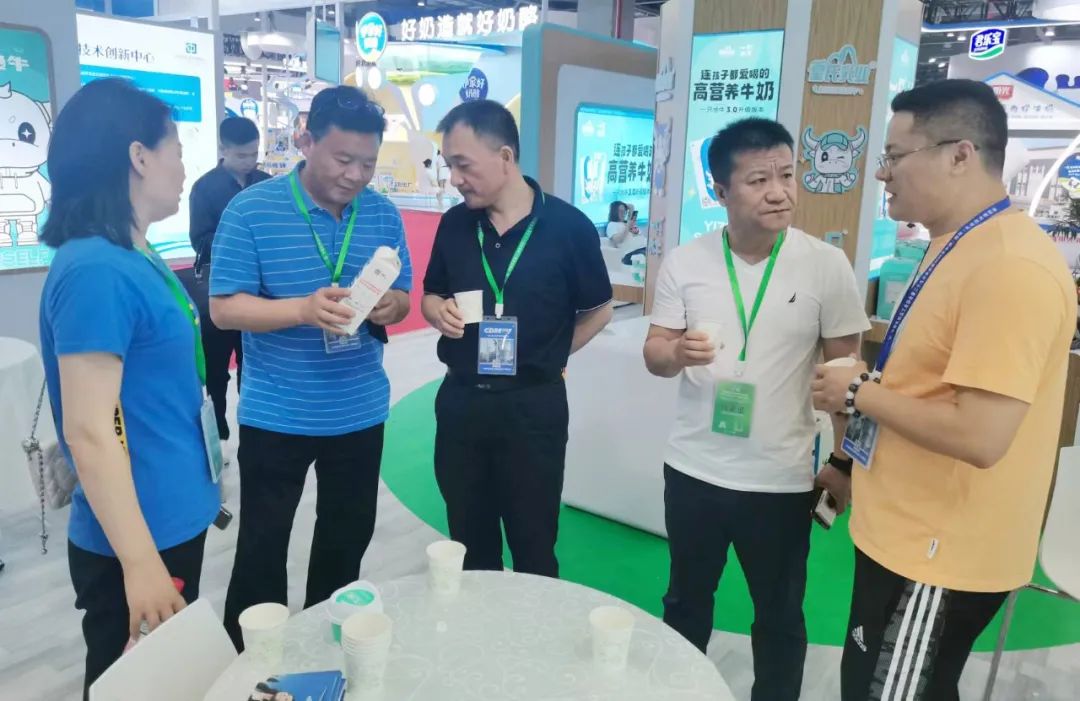 參觀拓思路 交流促發(fā)展 | 集團領(lǐng)導參加中乳協(xié)第二十九次年會暨中國(國際)乳業(yè)技術(shù)博覽會并到江西陽光乳業(yè)參觀座談 參觀拓思路 交流促發(fā)展 | 集團領(lǐng)導參加中乳協(xié)第二十九次年會暨中國(國際)乳業(yè)技術(shù)博覽會并到江西陽光乳業(yè)參觀座談