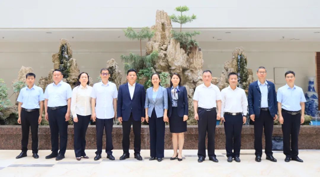 揚(yáng)帆起航 譜寫絢麗新篇章 | 花花牛乳業(yè)集團(tuán)新一屆董事會成立并召開中高層以上領(lǐng)導(dǎo)干部會議 揚(yáng)帆起航 譜寫絢麗新篇章 | 花花牛乳業(yè)集團(tuán)新一屆董事會成立并召開中高層以上領(lǐng)導(dǎo)干部會議