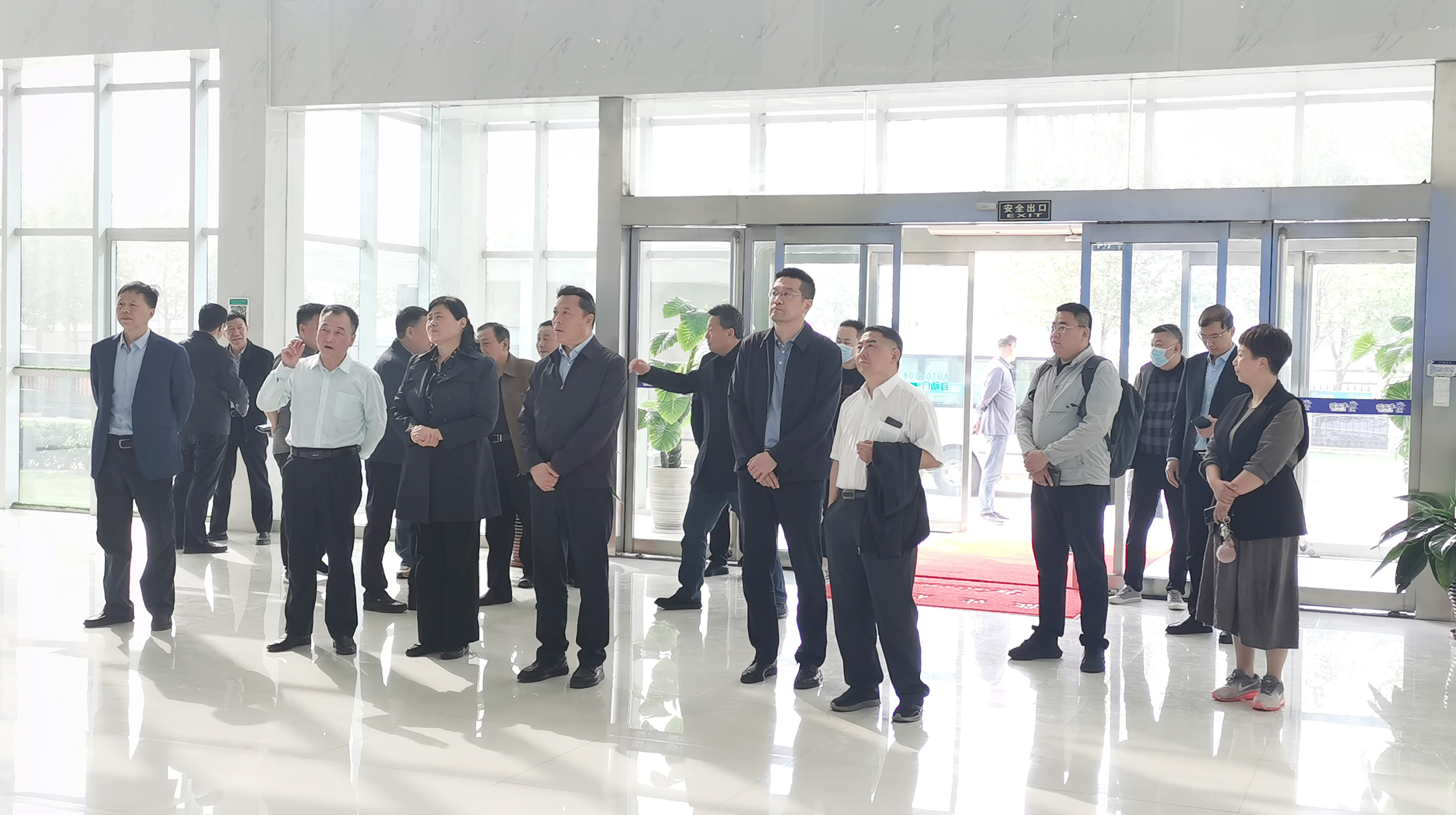 花花牛丨沈陽市人大常委會副主任曹鵬一行蒞臨花花?？疾熳? style=