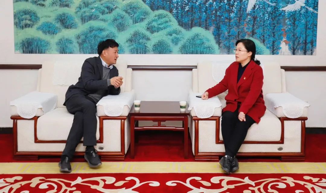 發(fā)揮產(chǎn)業(yè)優(yōu)勢(shì) 助力鄉(xiāng)村振興 | 民權(quán)縣委副書(shū)記、縣長(zhǎng)王靜嫻會(huì)見(jiàn)關(guān)曉彥董事長(zhǎng)一行