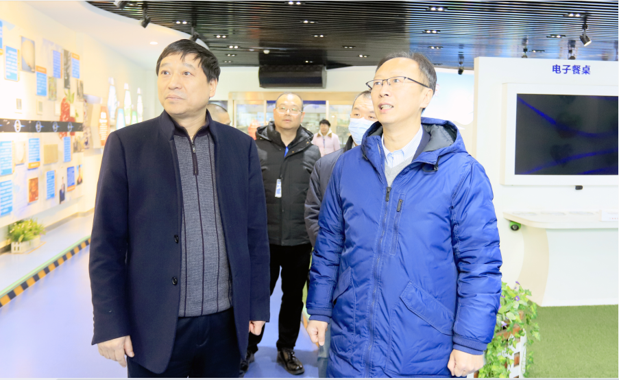 花花牛丨東北農(nóng)大食品學(xué)院院長、中原食品實(shí)驗(yàn)室首席科學(xué)家姜毓君教授蒞臨花花牛乳業(yè)集團(tuán)調(diào)研