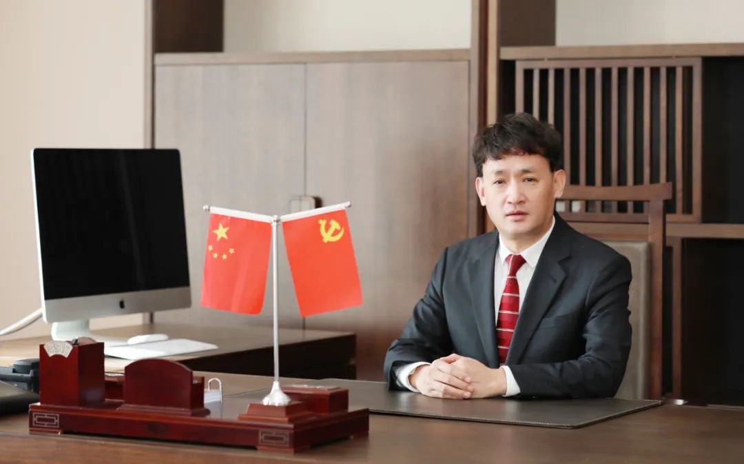 雙雙獲獎 喜事連連｜ 花花牛乳業(yè)集團榮獲“河南省知名品牌”獎，董事長關(guān)曉彥榮膺“2022年度品牌人物”