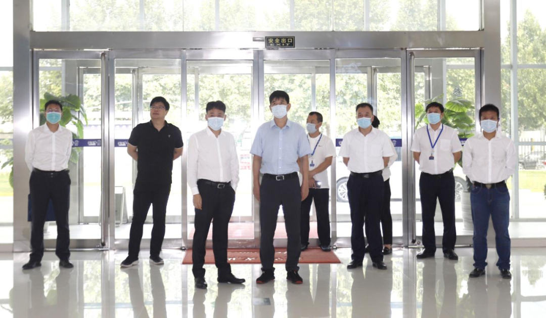 快訊丨河南省人民政府國(guó)有資產(chǎn)監(jiān)督管理委員會(huì)副主任劉銀志蒞臨花花牛乳業(yè)集團(tuán)參觀座談 快訊丨河南省人民政府國(guó)有資產(chǎn)監(jiān)督管理委員會(huì)副主任劉銀志蒞臨花花牛乳業(yè)集團(tuán)參觀座談