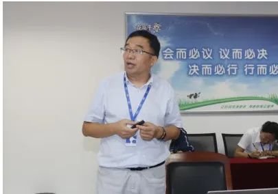 繼往開(kāi)來(lái) · 再創(chuàng)輝煌 | 花花牛乳業(yè)集團(tuán)召開(kāi)9月?tīng)I(yíng)銷、養(yǎng)殖及飼料月度經(jīng)營(yíng)工作會(huì)議