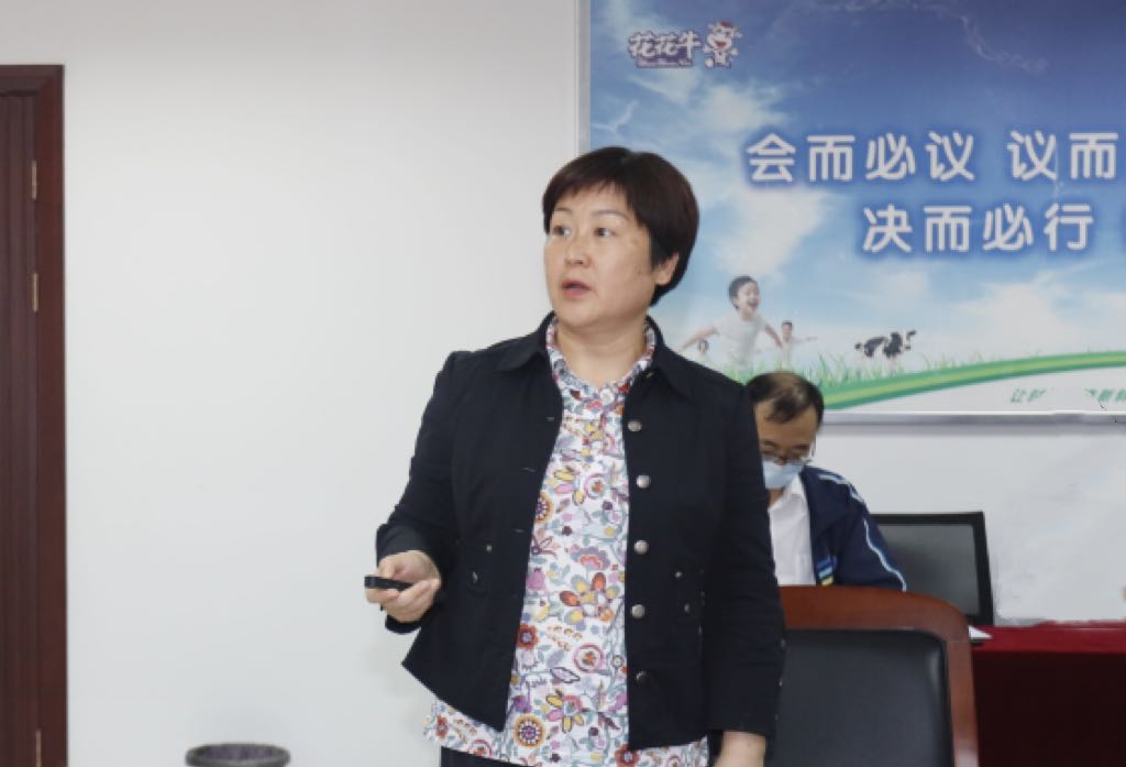 繼往開(kāi)來(lái) · 再創(chuàng)輝煌 | 花花牛乳業(yè)集團(tuán)召開(kāi)9月?tīng)I(yíng)銷、養(yǎng)殖及飼料月度經(jīng)營(yíng)工作會(huì)議