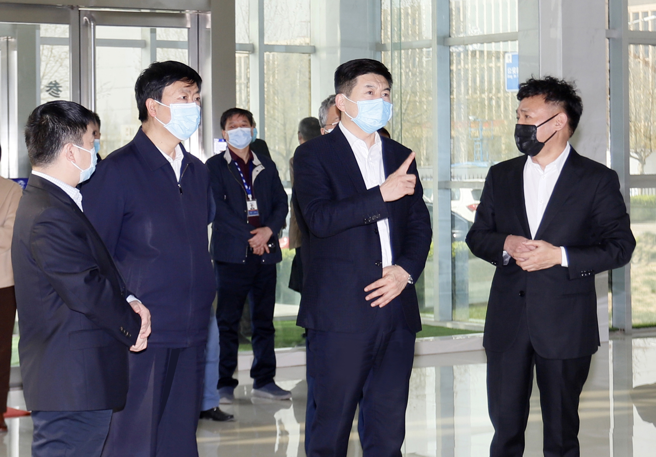 河南省委常委、副省長(zhǎng)費(fèi)東斌蒞臨 花花牛乳業(yè)集團(tuán)調(diào)研