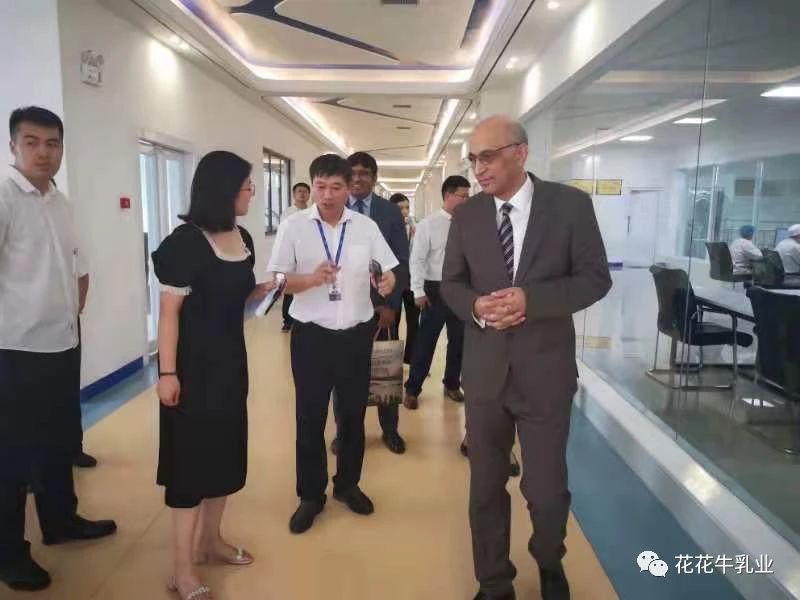 巴基斯坦駐華大使莫因·哈克 蒞臨花花牛乳業(yè)集團(tuán)參觀訪問 巴基斯坦駐華大使莫因·哈克 蒞臨花花牛乳業(yè)集團(tuán)參觀訪問