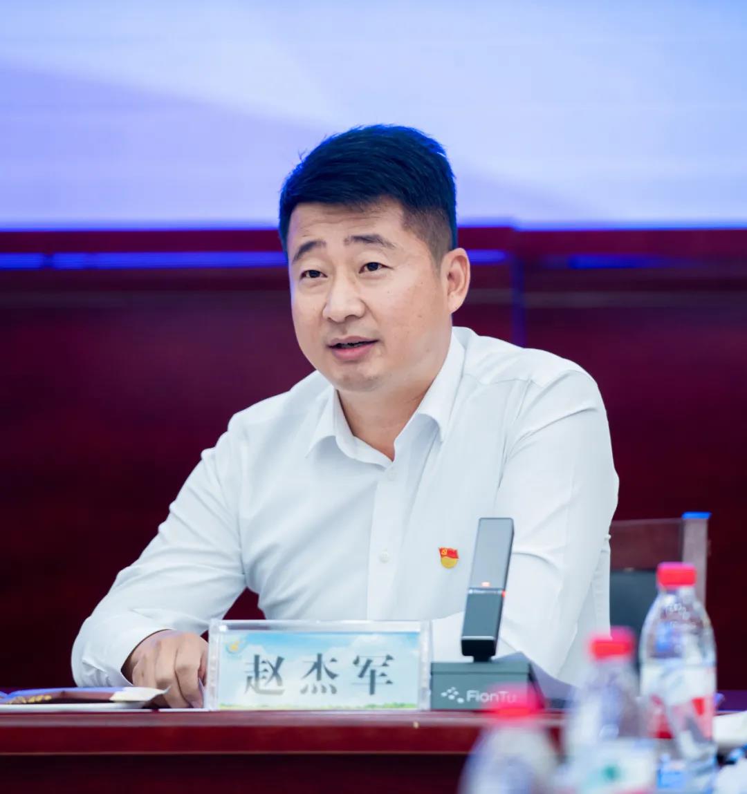 花花牛| 蘭考縣人民政府與蒙牛、花花牛達(dá)成戰(zhàn)略合作 助力河南奶業(yè)高質(zhì)量發(fā)展