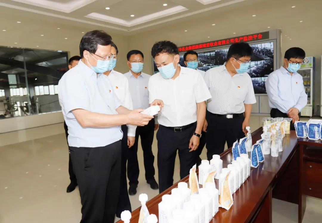 快訊 | 河南省委常委、省紀委書記、省監(jiān)委主任任正曉蒞臨花花牛乳業(yè)集團新蔡瑞亞牧場調(diào)研