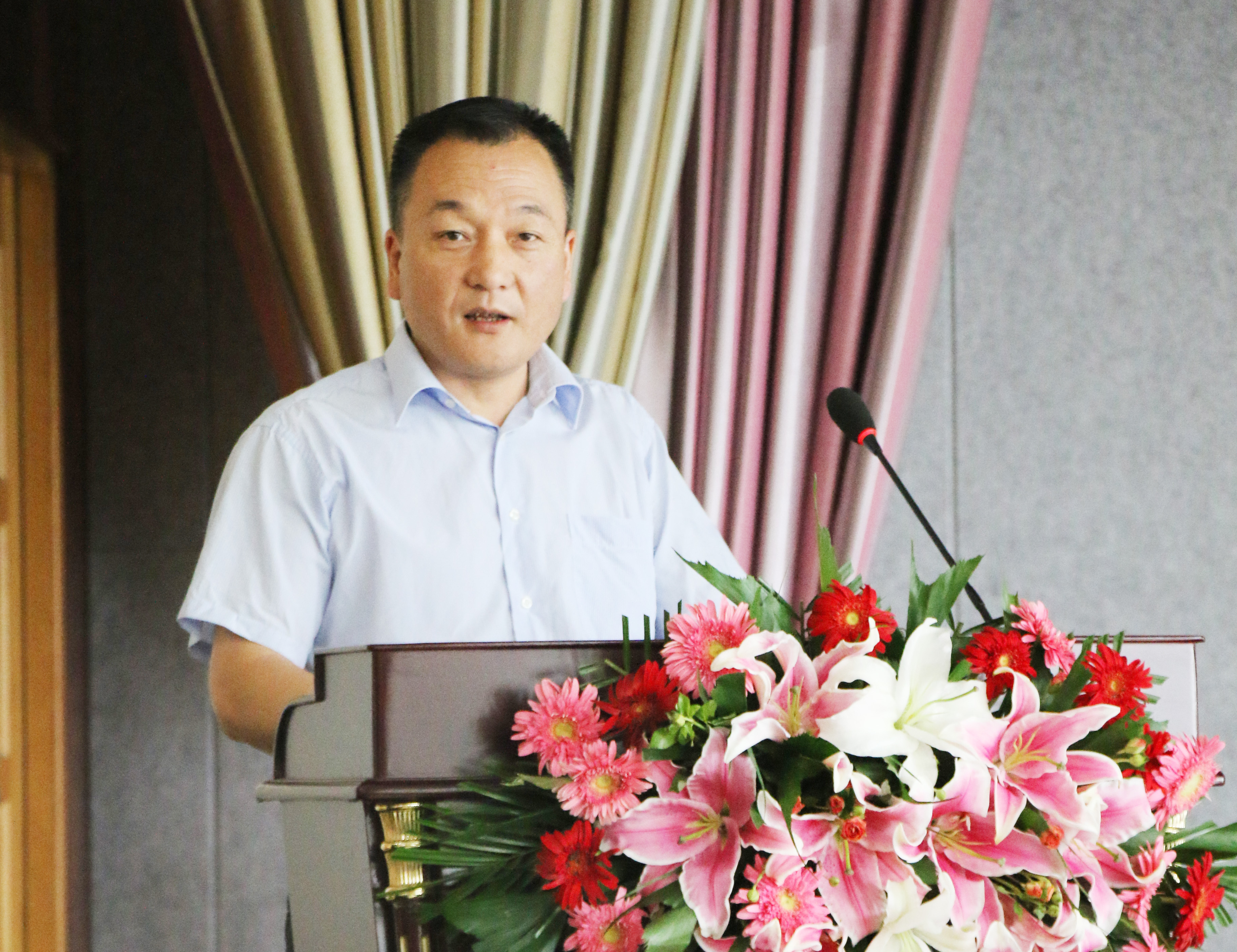 揚(yáng)帆再起航 | 花花牛乳業(yè)集團(tuán)養(yǎng)殖、飼料事業(yè)部2019上半年總結(jié)表彰暨下半年工作部署大會(huì)隆重召開(kāi)