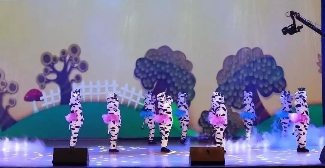 “贏在2019”，花花牛乳業(yè)集團(tuán)2019年新春晚會(huì)盛大開幕