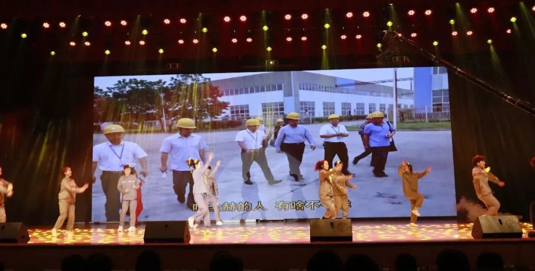 “贏在2019”，花花牛乳業(yè)集團(tuán)2019年新春晚會(huì)盛大開幕