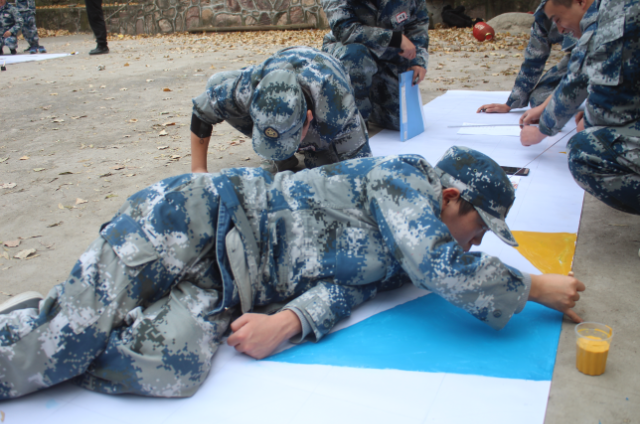 組織開展戶外拓展訓練活動