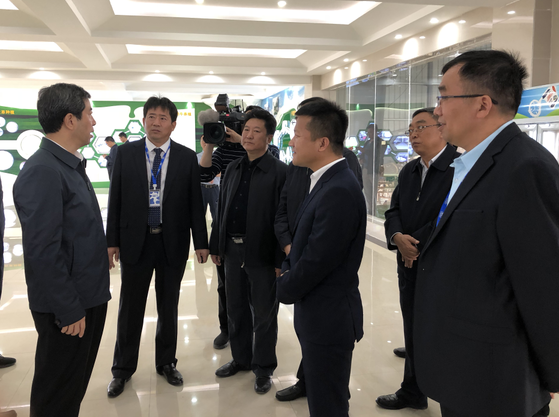 河南省委副書記、省長(zhǎng)陳潤(rùn)兒一行蒞臨 花花牛集團(tuán)魯山瑞亞牧業(yè)有限公司視察調(diào)研