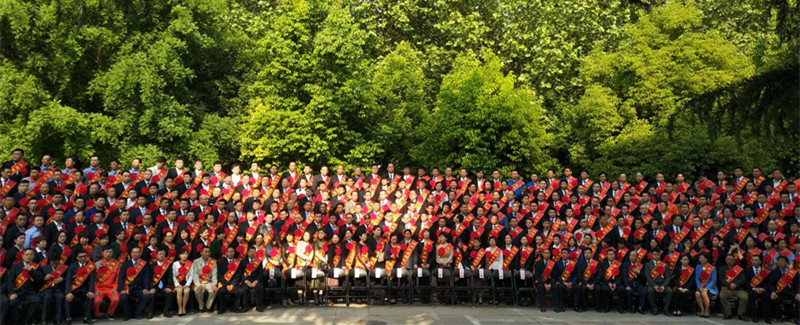 河南花花牛乳業(yè)集團(tuán)股份有限公司阮曉琦、王曉龍榮獲“鄭州市勞動(dòng)模范”榮譽(yù)稱號