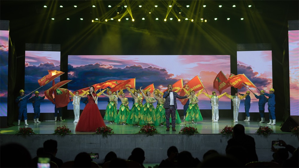 “不忘初心、聚力前行” 花花牛集團(tuán)2018迎新春聯(lián)歡會(huì)隆重舉行