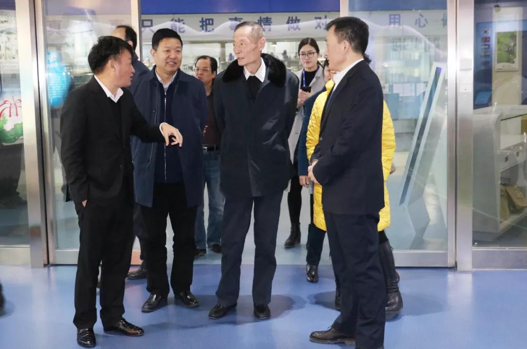 中國奶業(yè)協(xié)會高鴻賓會長蒞臨花花牛指導工作 中國奶業(yè)協(xié)會高鴻賓會長蒞臨花花牛指導工作