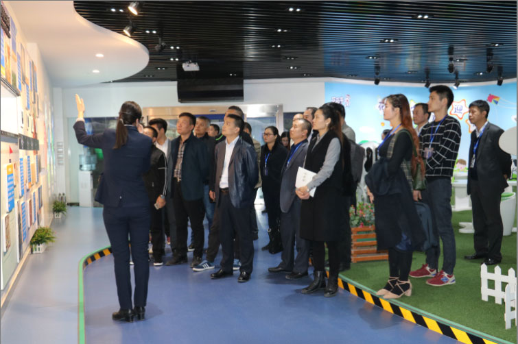 商界領(lǐng)袖俱樂部精英參訪花花牛！