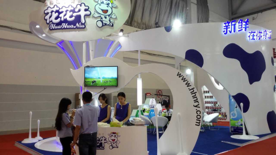 花花牛牛氣沖天！農(nóng)業(yè)部長品嘗“領(lǐng)暢”點贊，又獲國際奶業(yè)平臺青睞