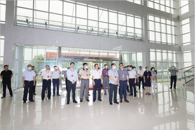 快訊|鄭州市人大代表蒞臨河南花花牛乳業(yè)集團參觀調(diào)研