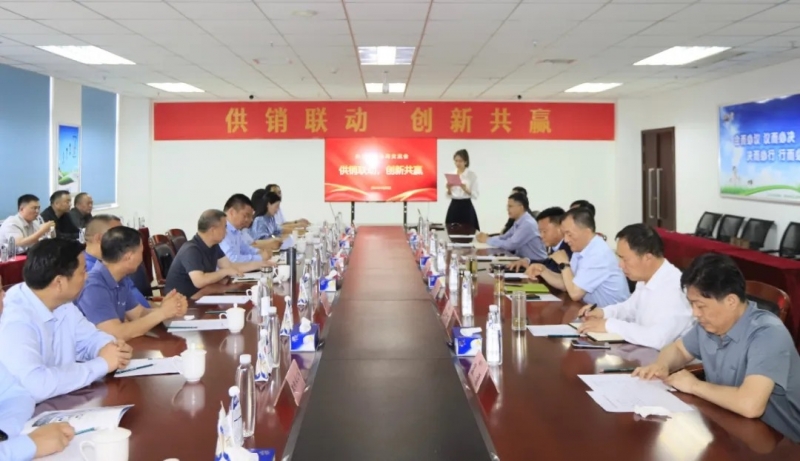 供銷聯(lián)動，創(chuàng)新共贏丨河南農(nóng)投集團(tuán)內(nèi)部業(yè)務(wù)協(xié)同交流會在花花牛乳業(yè)集團(tuán)順利召開