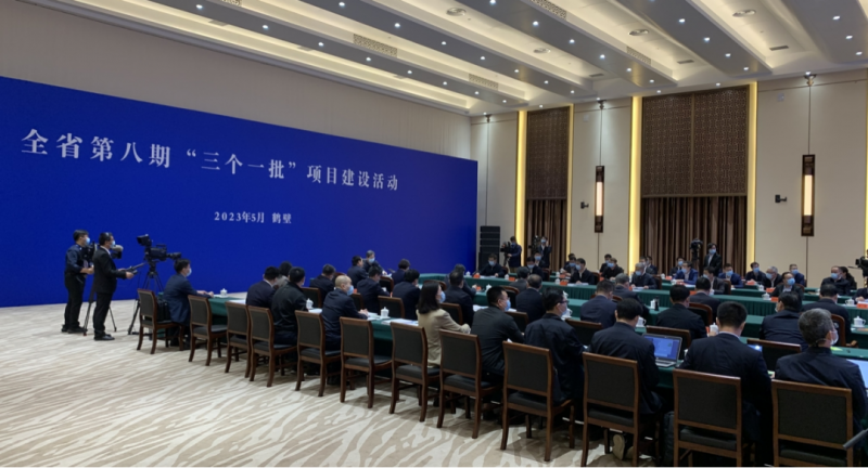 河南舉行全省第八期“三個一批”項目建設活動：花花牛智能科技產業(yè)園項目在鄭州分會場簽約