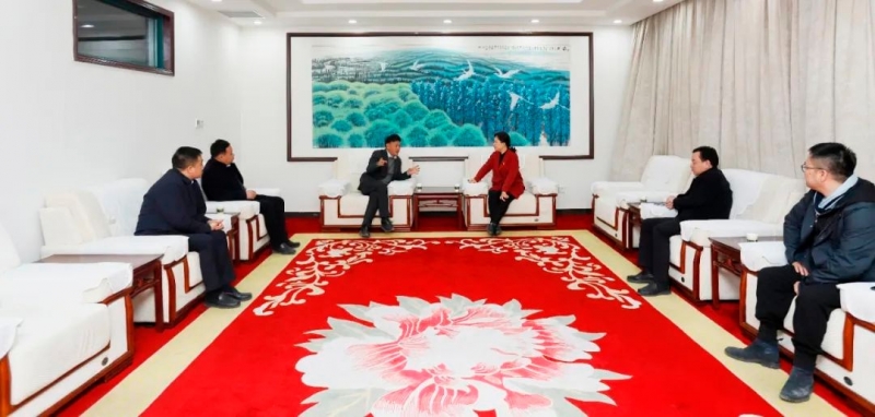 發(fā)揮產(chǎn)業(yè)優(yōu)勢 助力鄉(xiāng)村振興 | 民權(quán)縣委副書記、縣長王靜嫻會見關(guān)曉彥董事長一行