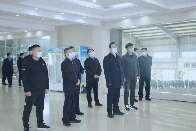 河南省人大常委會(huì)黨組書記、副主任孔昌生蒞臨花花牛魯山瑞亞牧場參觀調(diào)研