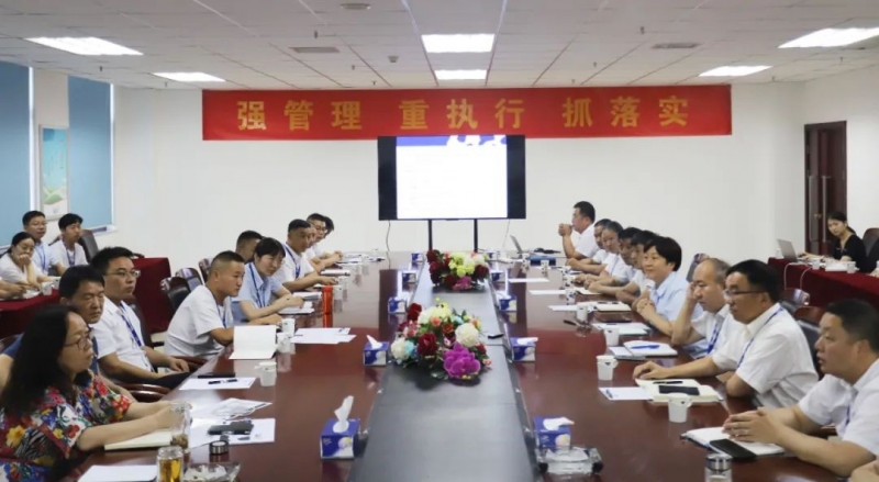 勇?lián)姑な卣齽?chuàng)新｜花花牛乳業(yè)集團(tuán)召開營銷、養(yǎng)殖及飼料月度經(jīng)營工作會(huì)議