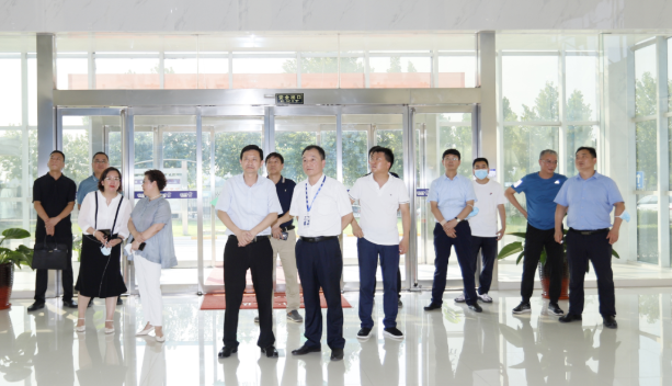 快訊|鄭州市二七區(qū)委副書記、區(qū)長虎榮鑫蒞臨河南花花牛乳業(yè)集團(tuán)調(diào)研