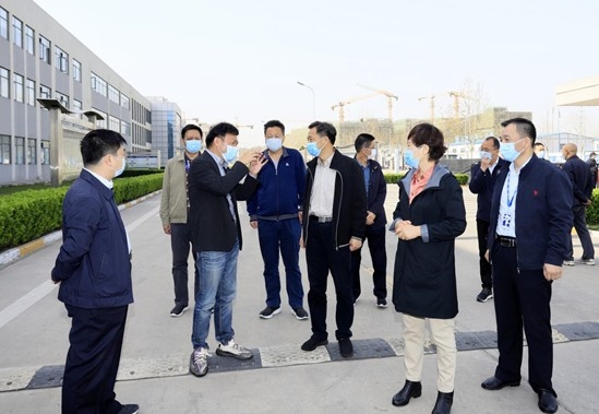 鄭州市人大副主任孫黎、市政府副市長李喜安一行 蒞臨花花牛開展“三送一強”活動