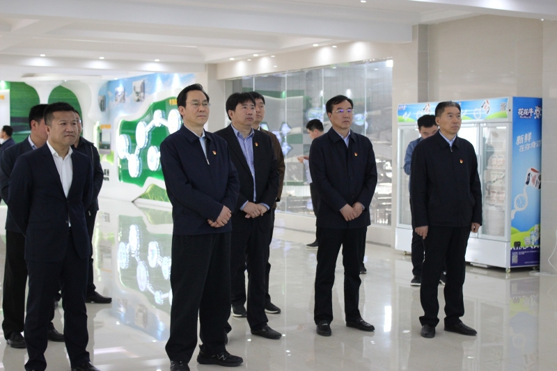 河南省委常委、組織部部長孔昌生 蒞臨河南花花牛集團魯山瑞亞牧業(yè)有限公司調(diào)研